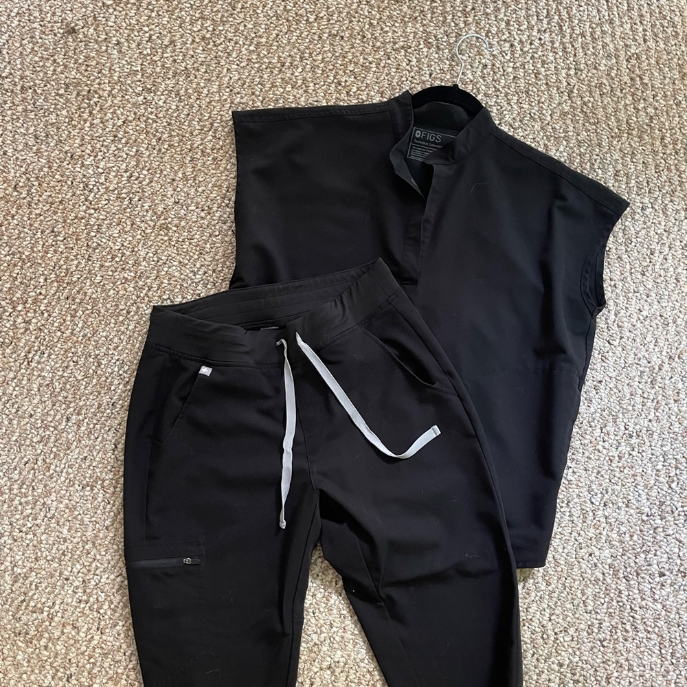 Figs scrub set Black Rafaela Top- small and Jogger Pant- small tall
